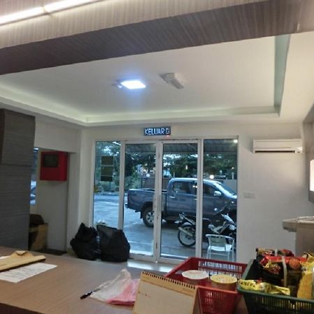 The Garden Inn Miri Esterno foto